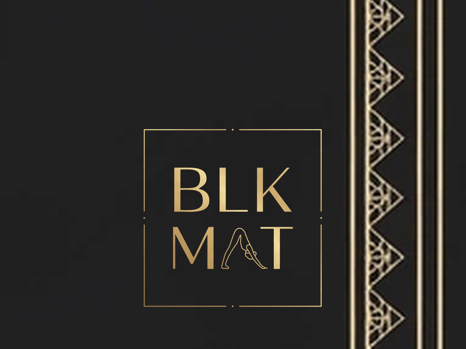 BLKMAT Prana Grid yoga mat, close-up of the BLKMAT corner logo